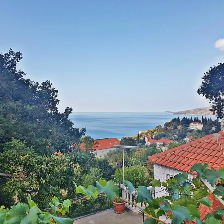 Plat Sea View Apartment